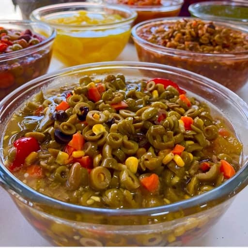 ترشی یونانی به همراه روغن زیتون