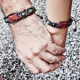 دستبند ست زنانه و مردانه مهره دستساز چوبژه (حکاکی بادست) — تصویر ۲