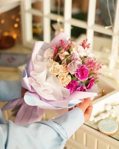 چگونه یک پیام تشکر مؤثر را همراه با گل به معلم بدهیم؟