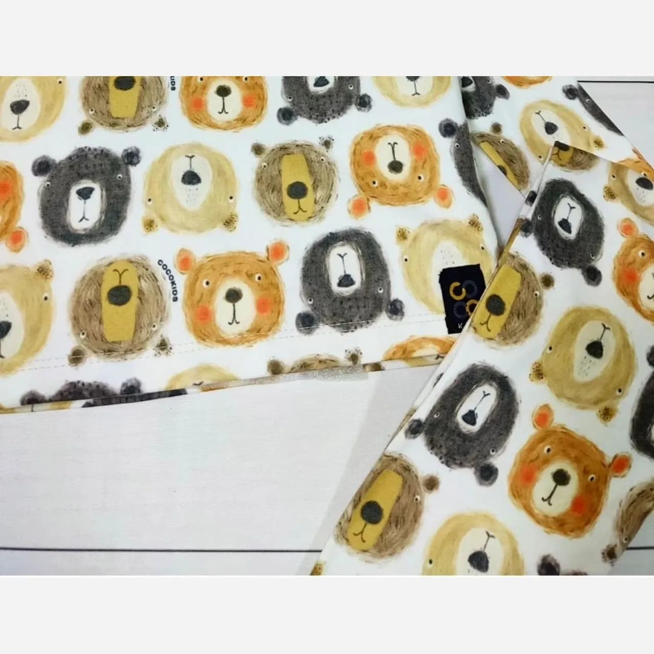 ست بلوز و شلوار راحتی بچگانه طرح خرسی جنس نخ و پنبه مناسب دختر و پسر سایز 3 تا 8 سال — تصویر ۶