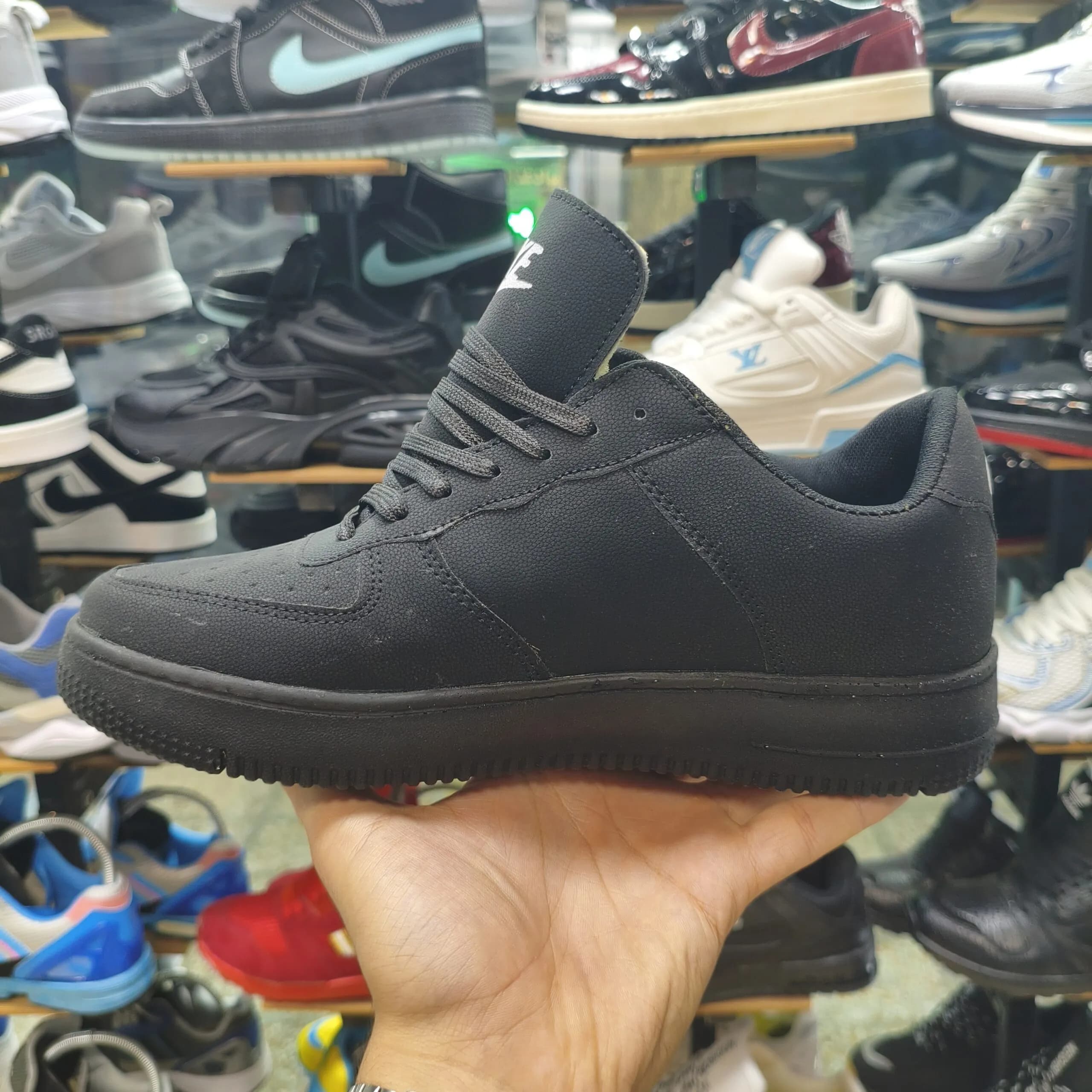کتونی نایک ایرفورس 1 مردانه مشکی مدل Triple Black — تصویر ۴