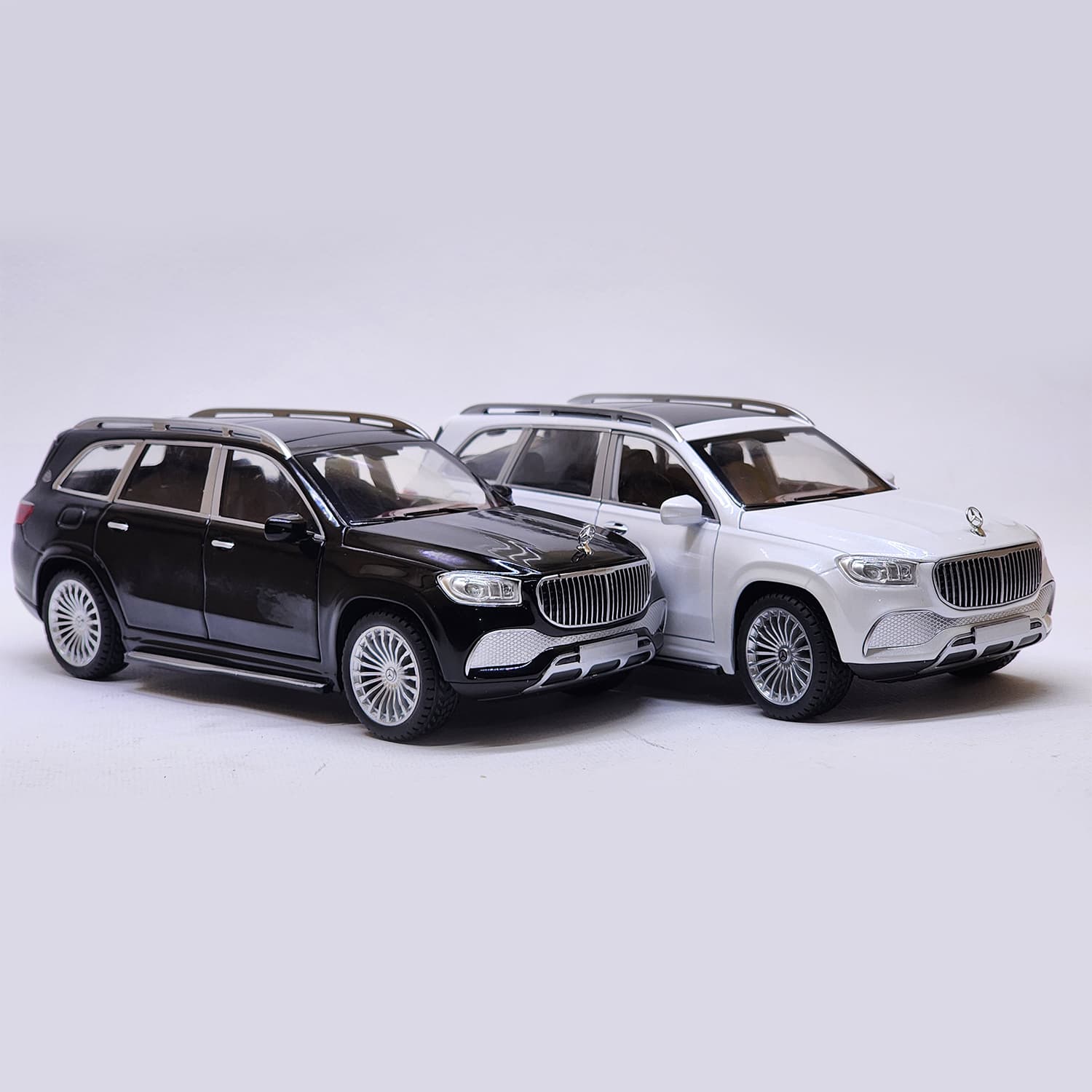 ماشین بازی طرح بنز میباخ کد gls600 — تصویر ۶