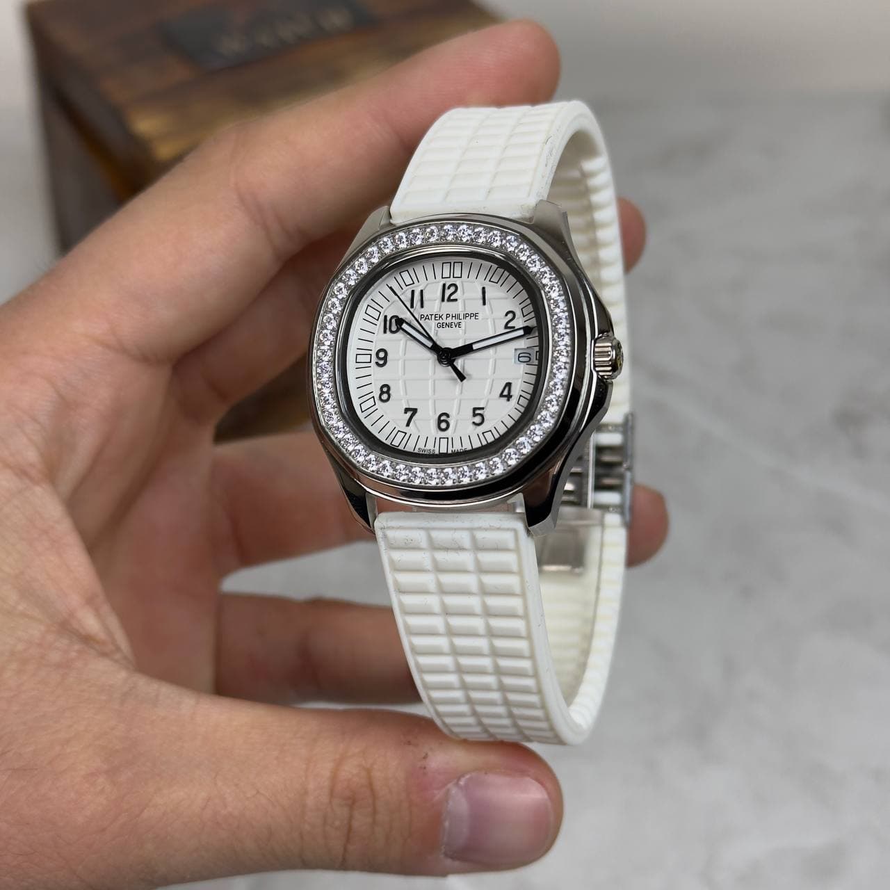 ساعت مچی زنانه پتک فیلیپ Patek Philippe Aquanaut 5067 — تصویر ۵