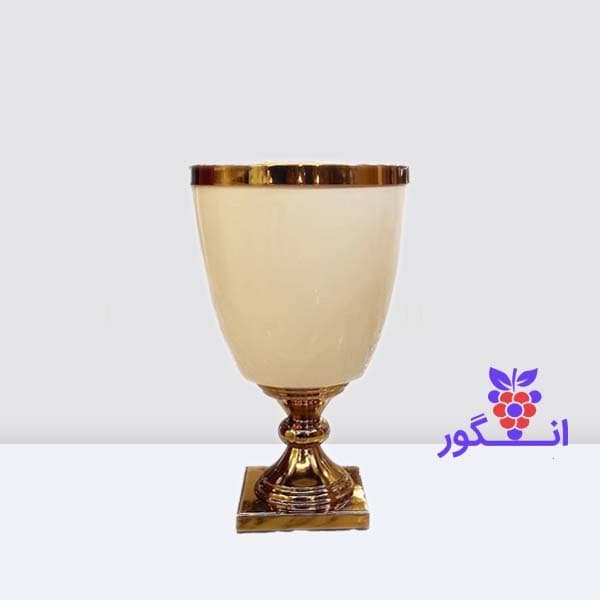 گلدان فلزی خمره ای رنگ کرمی با لبه طلایی