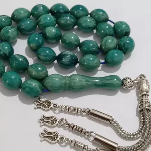 تسبیح 31دانه کهربای رگه دار فیروزه ای تراش تخم مرغی | هدیه — تصویر ۵