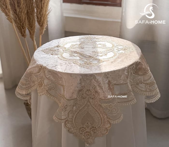 رومیزی مربع مخمل طرح سایه — تصویر ۲