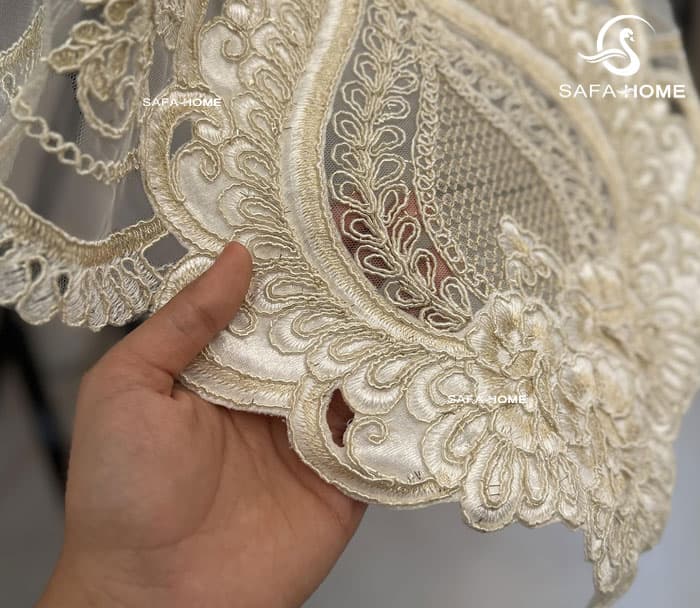 رومیزی مربع مخمل طرح سایه — تصویر ۳