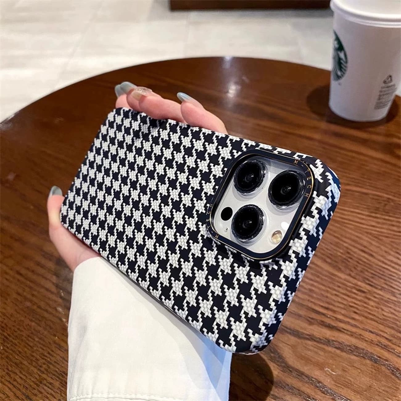 قاب آیفون 15 پرو جی مکس G-MASK مدل CHANEL — تصویر ۲