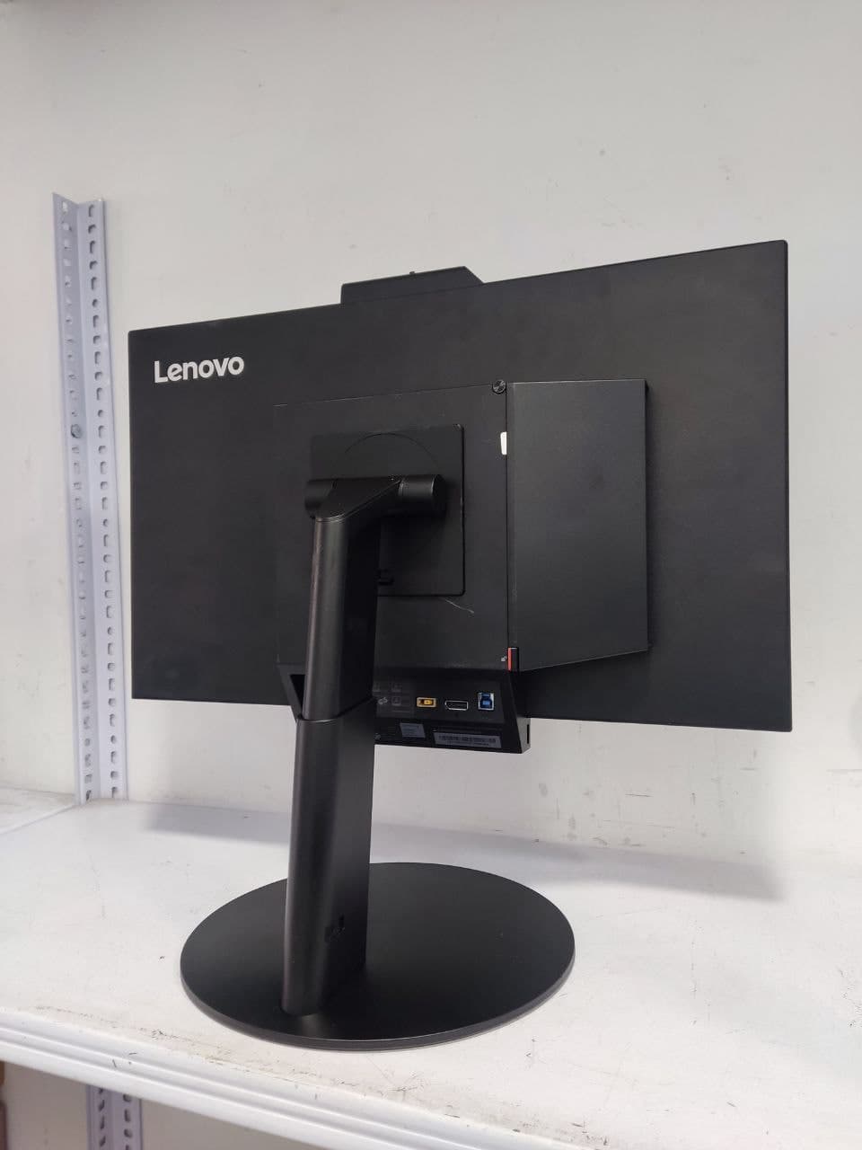 آل این وان استوک Lenovo TIO 24 پردازنده i7 نسل 8 — تصویر ۵