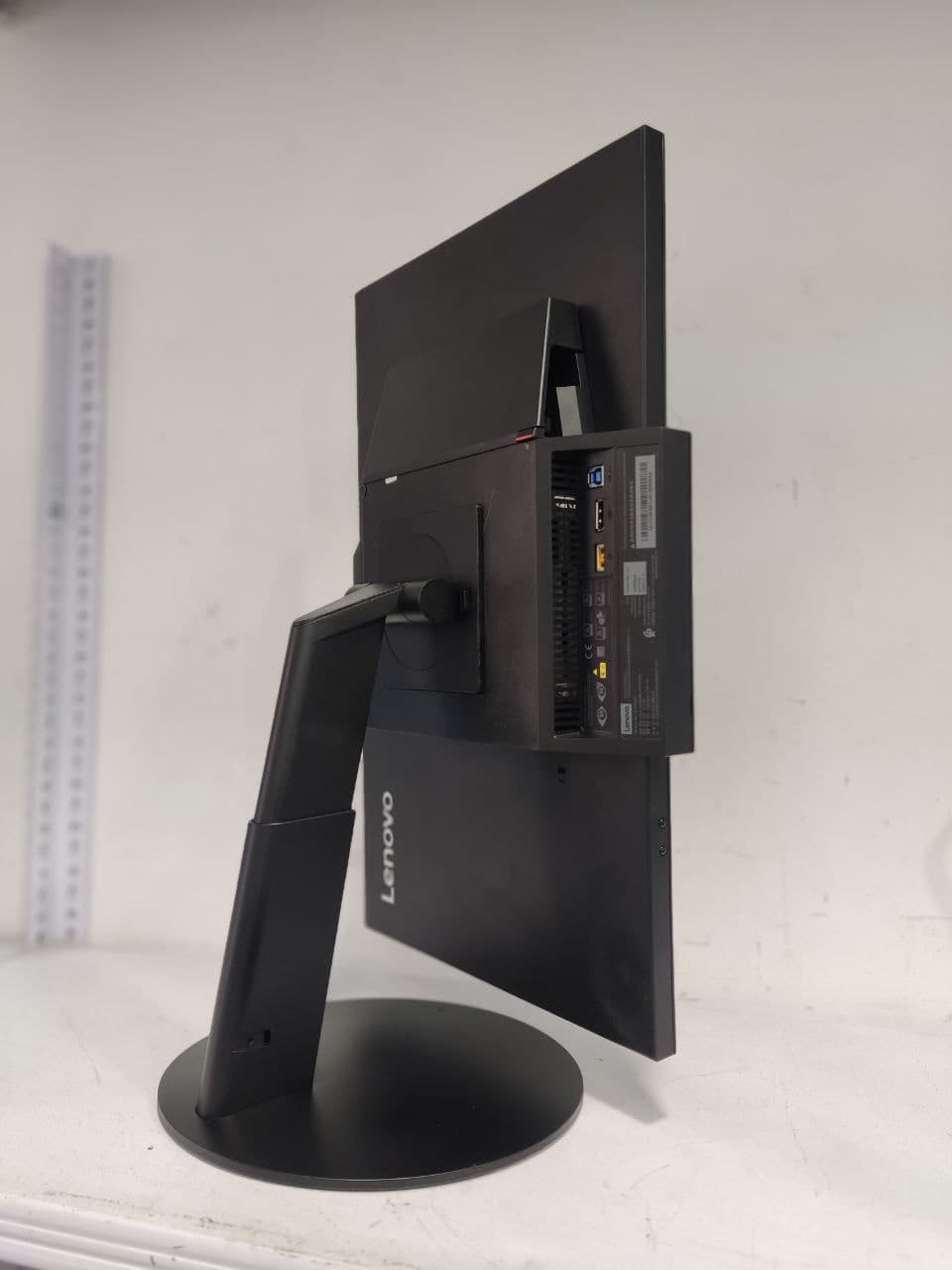 آل این وان استوک Lenovo TIO 24 پردازنده i7 نسل 8 — تصویر ۳