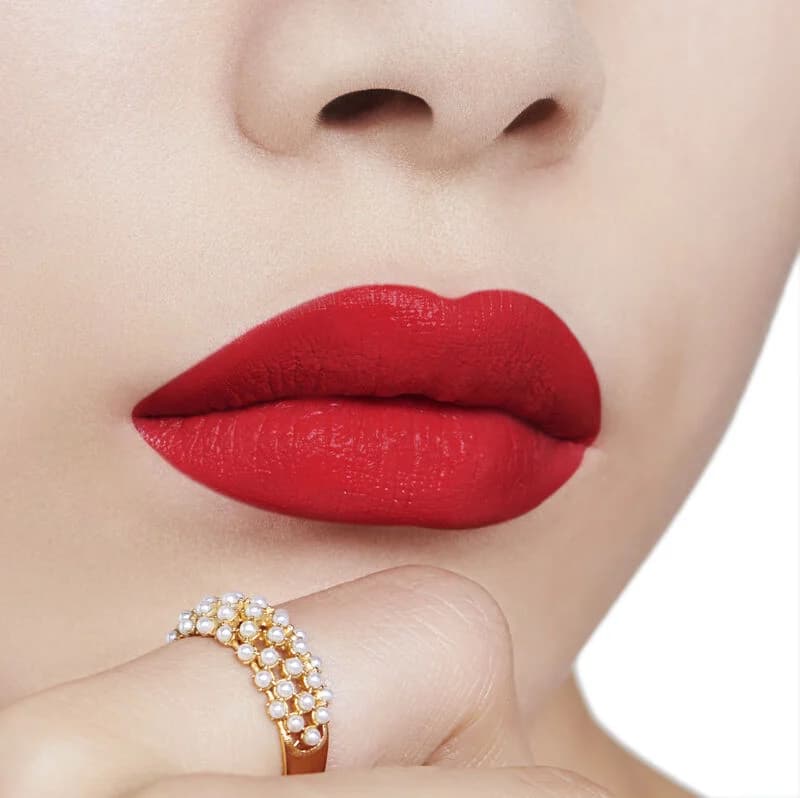 رژلب دیور شماره 080 مدل Red Smile — تصویر ۴