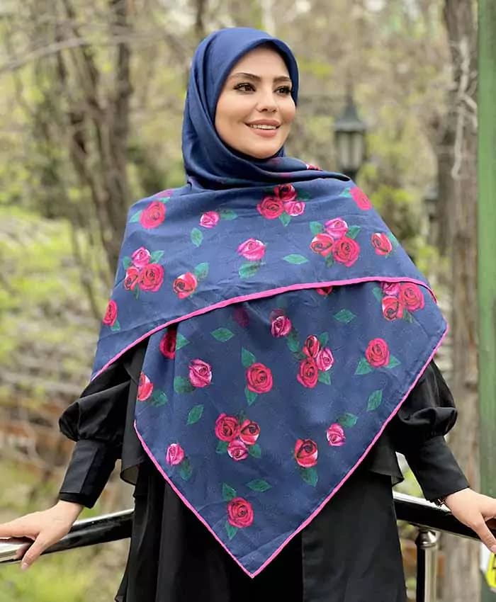 روسری نخی طرح Roses