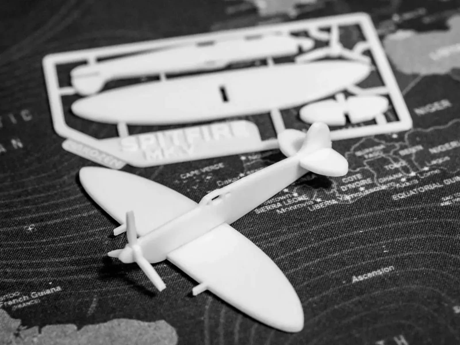 ماکت هواپیما مدل کارتیSpitfire MK.V — تصویر ۲