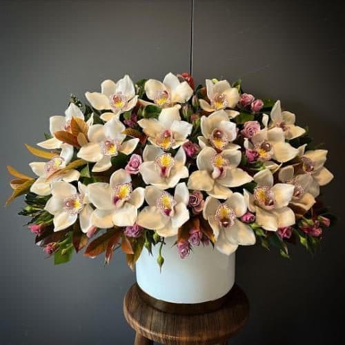 ارسال فوری گل برای تالار پذیرایی سجاد 8520