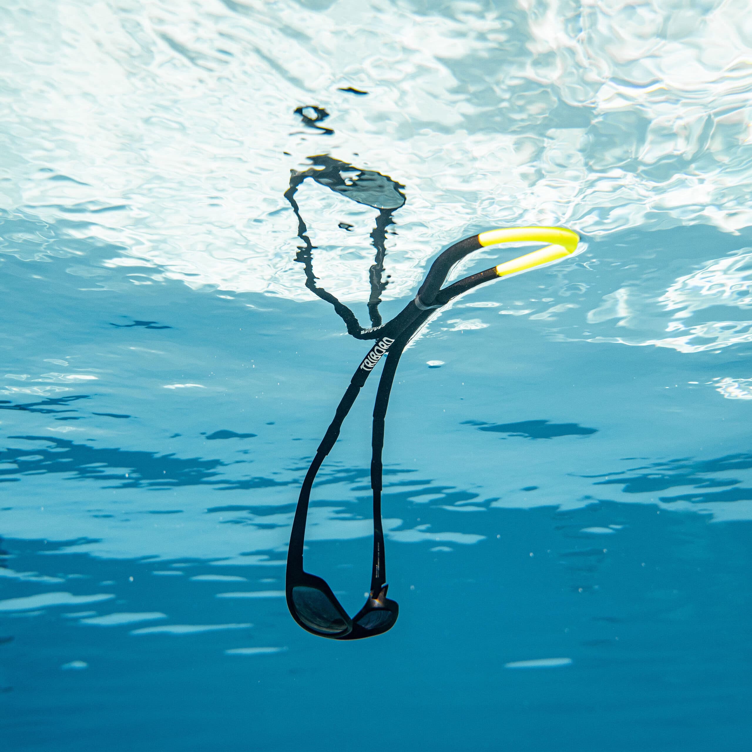 بند عینک ضدآب تریبورد – دکتلون Tribord Waterproof Eyeglass Lanyard – Black / Yellow — تصویر ۶