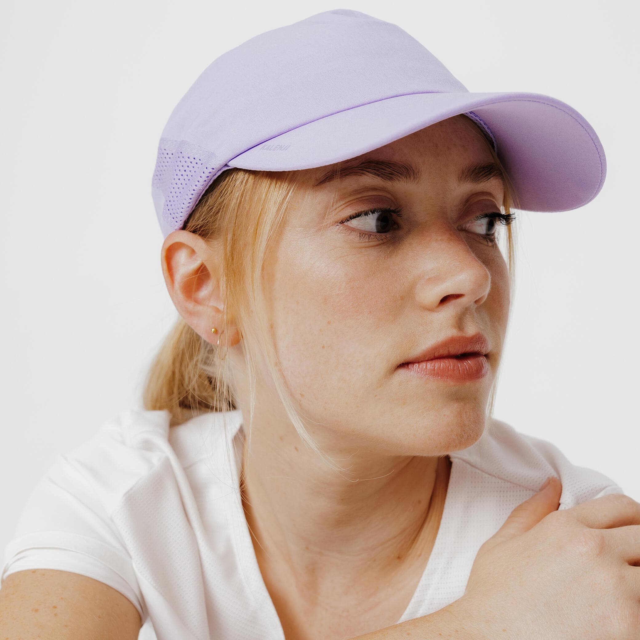 کلاه کالنجی دکتلون Kalenji Adult Adjustable Running Cap – Purple — تصویر ۲