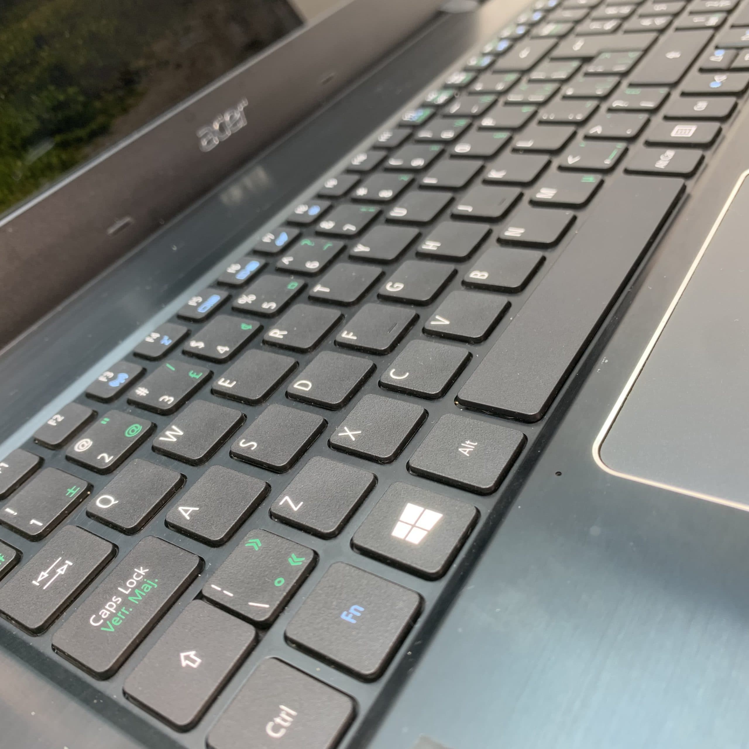 Acer Aspire E5-523 — تصویر ۳