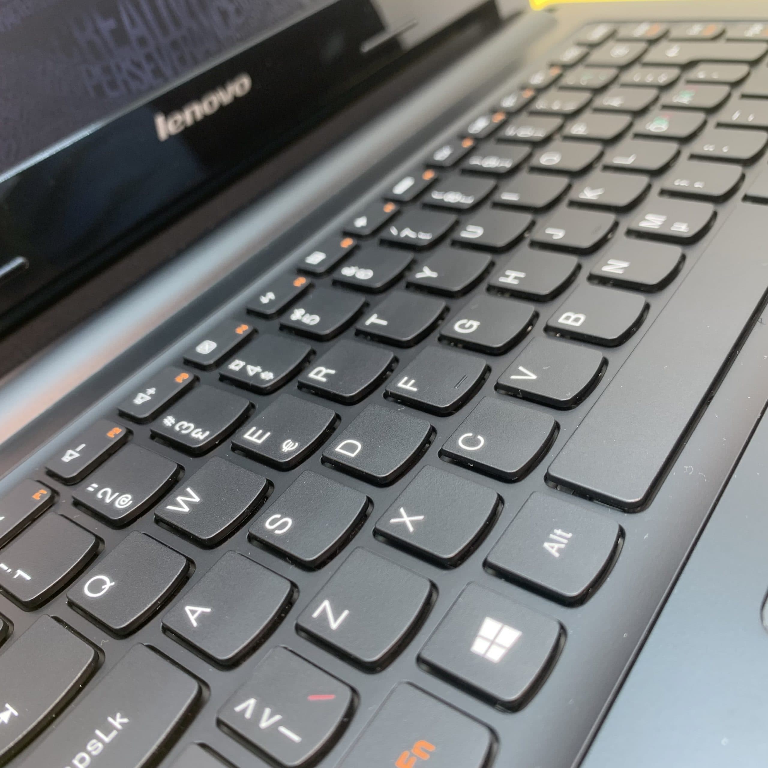 Lenovo S400u — تصویر ۲