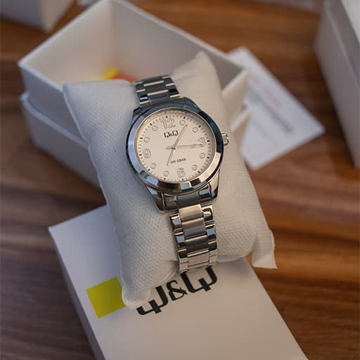 ساعت مچی زنانه کیو اند کیو Q&Q Q35B-001PY — تصویر ۳