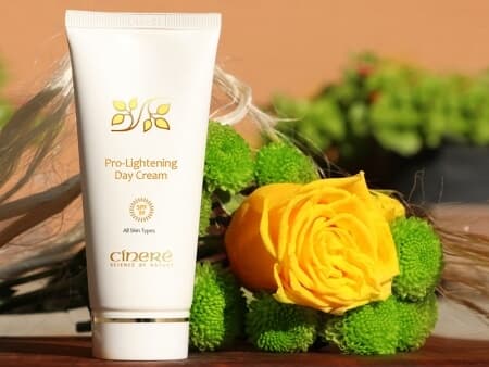 کرم روشن کننده روز SPF 30 سینره حجم 65 میل — تصویر ۲