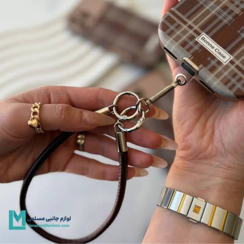 قاب گوشی بنددار چهارخونه نسکافه‌ای کد C3395 | لوازم جانبی مسلمی — تصویر ۲