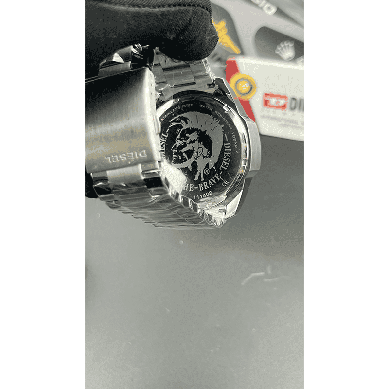 ساعت مچی مردانه دیزل شاخدار (مگا شیف) سیلور صفحه سفید Diesel Mega Chief Silver White Screen — تصویر ۴