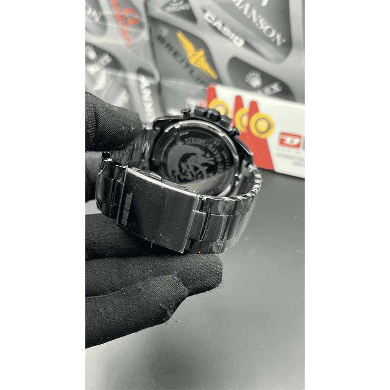 ساعت مچی مردانه دیزل شاخدار (مگا شیف) سیلور صفحه قرمز Diesel Mega Chief Silver Red Glass — تصویر ۴