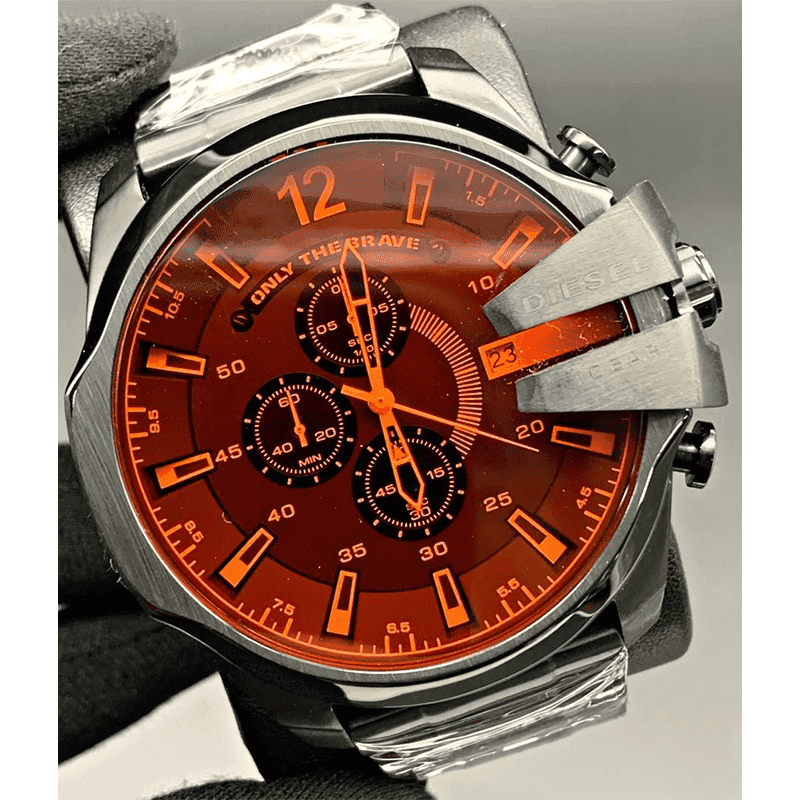 ساعت مچی مردانه دیزل شاخدار (مگا شیف) سیلور صفحه قرمز Diesel Mega Chief Silver Red Glass — تصویر ۲