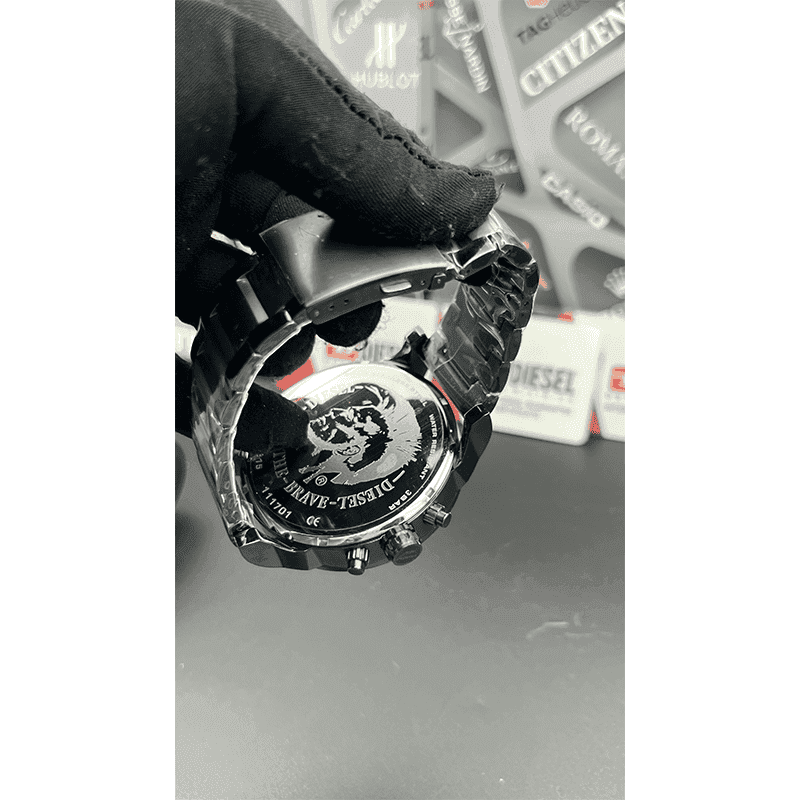 ساعت مچی مردانه دیزل هفت موتور مشکی رفلکس آبی و قرمز Diesel Mr.Daddy Black Red & Blue Reflex — تصویر ۲