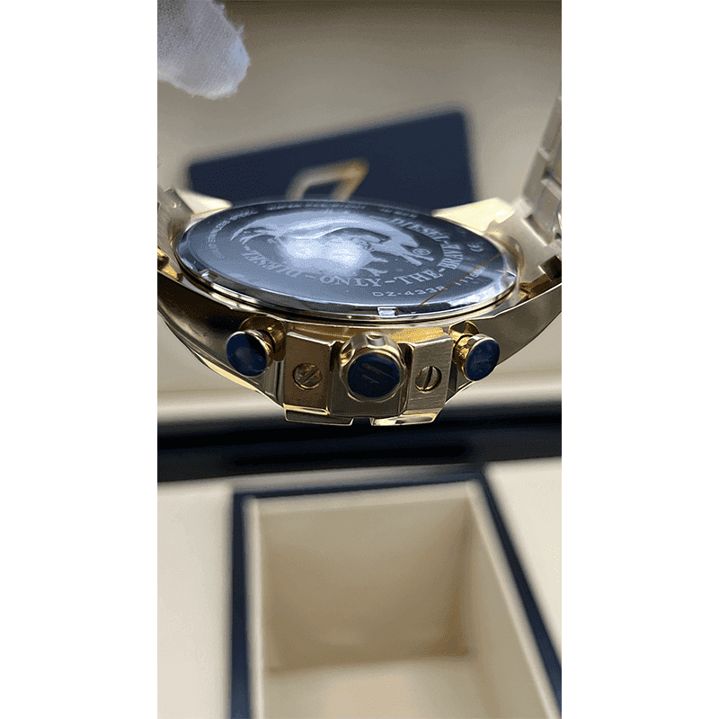 ساعت مچی مردانه دیزل شاخدار (مگا شیف) طلایی صفحه مشکی Diesel Mega Chief Watch Golden Black Screen — تصویر ۶