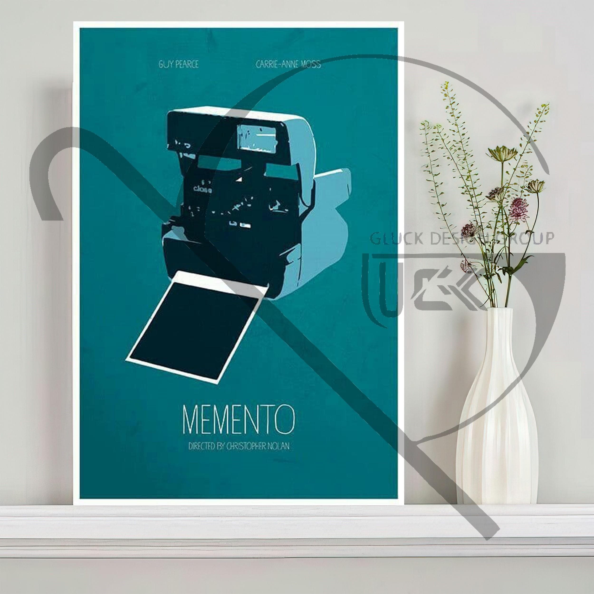 تابلو چوبی فیلم یادگاری (Memento) کد FMO058
