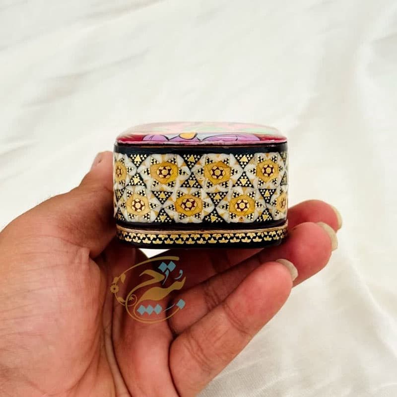 جعبه جاسکه ای خاتم کاری طرح خاتون — تصویر ۵