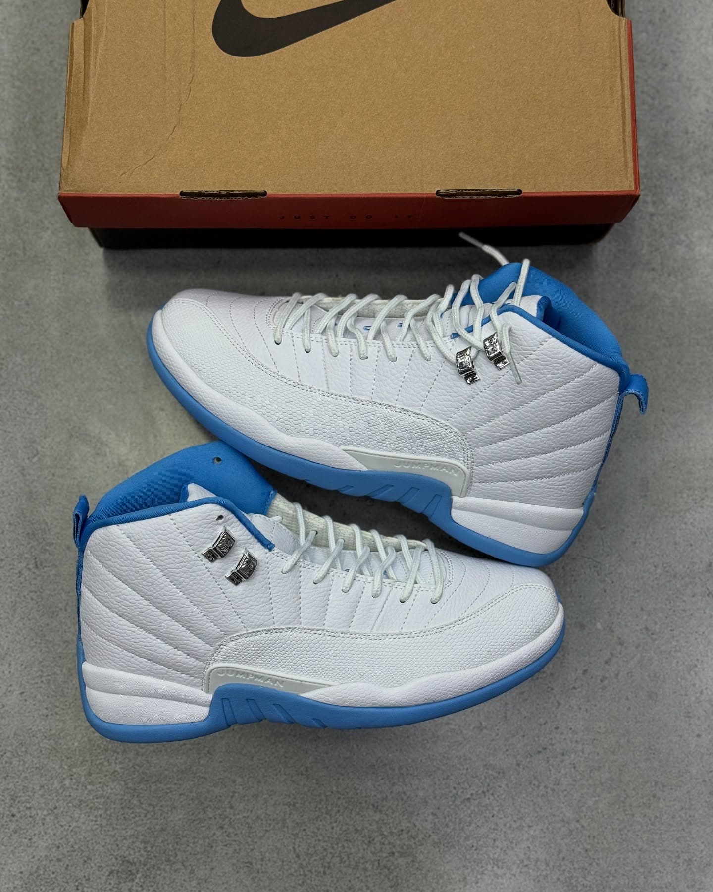 کفش کتونی مردانه نایک ایر جردن 12 Air Jordan 12 White and University Blue