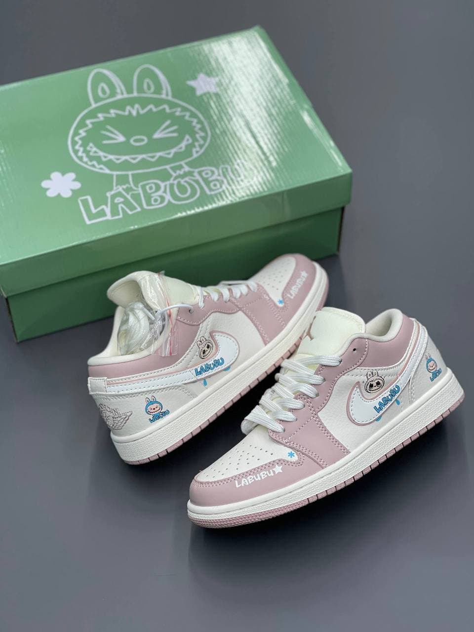 کفش کتونی زنانه نایک ایر جردن Labubu Air Jordan 1 Low — تصویر ۲