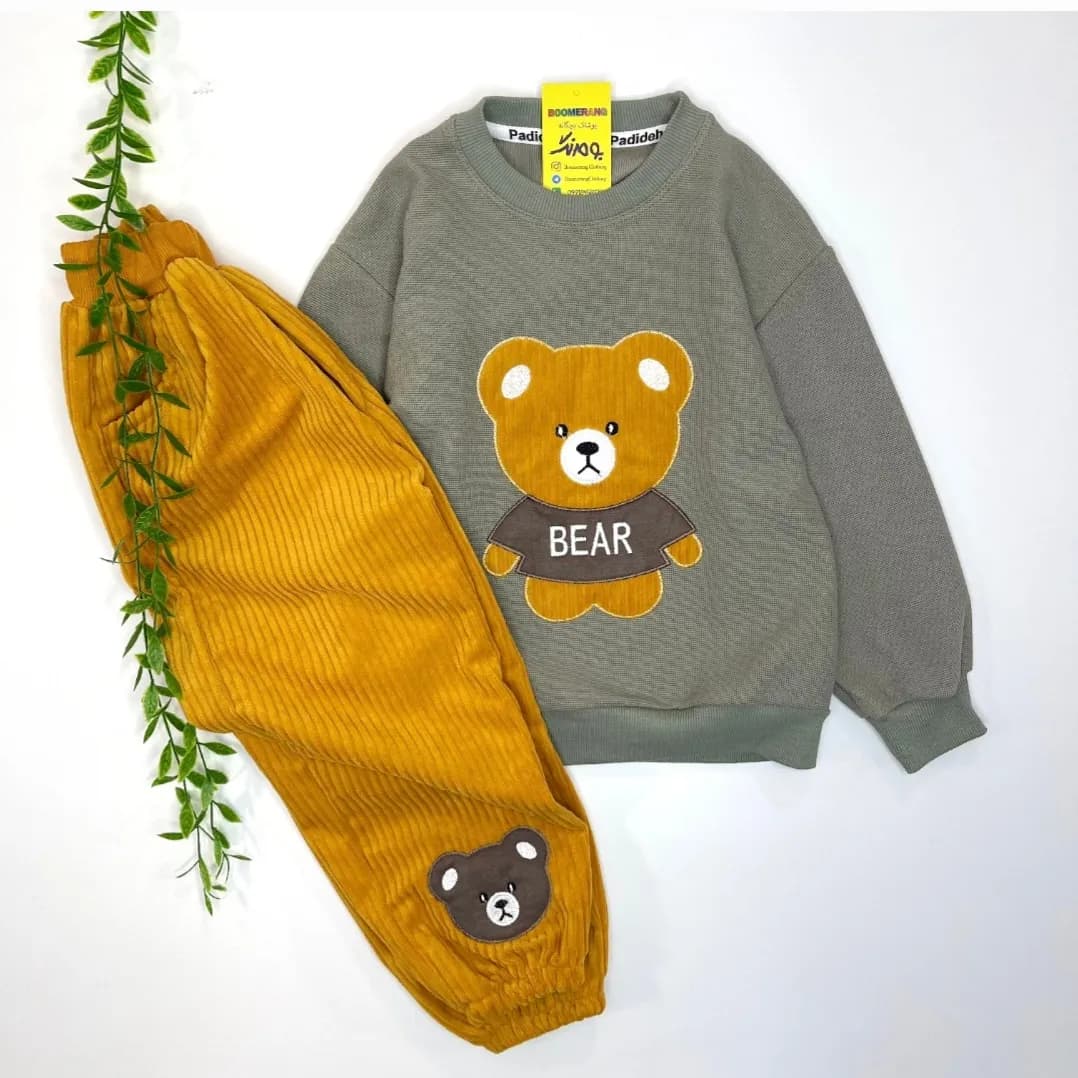 ست بلوز بیسکوییتی و شلوار جاگر مخمل اسپرت بچگانه — تصویر ۲