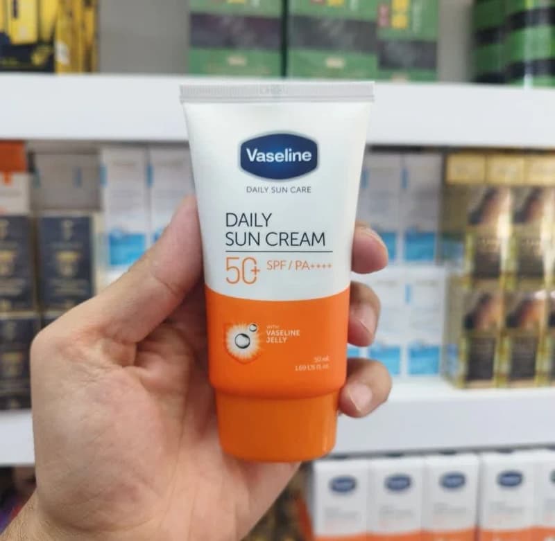 کرم ضدآفتاب وازلین SPF50 — تصویر ۳
