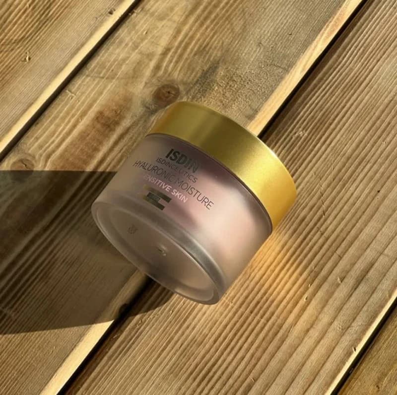 کرم آبرسان مناسب پوست حساس ایزدین 50گرم — تصویر ۶