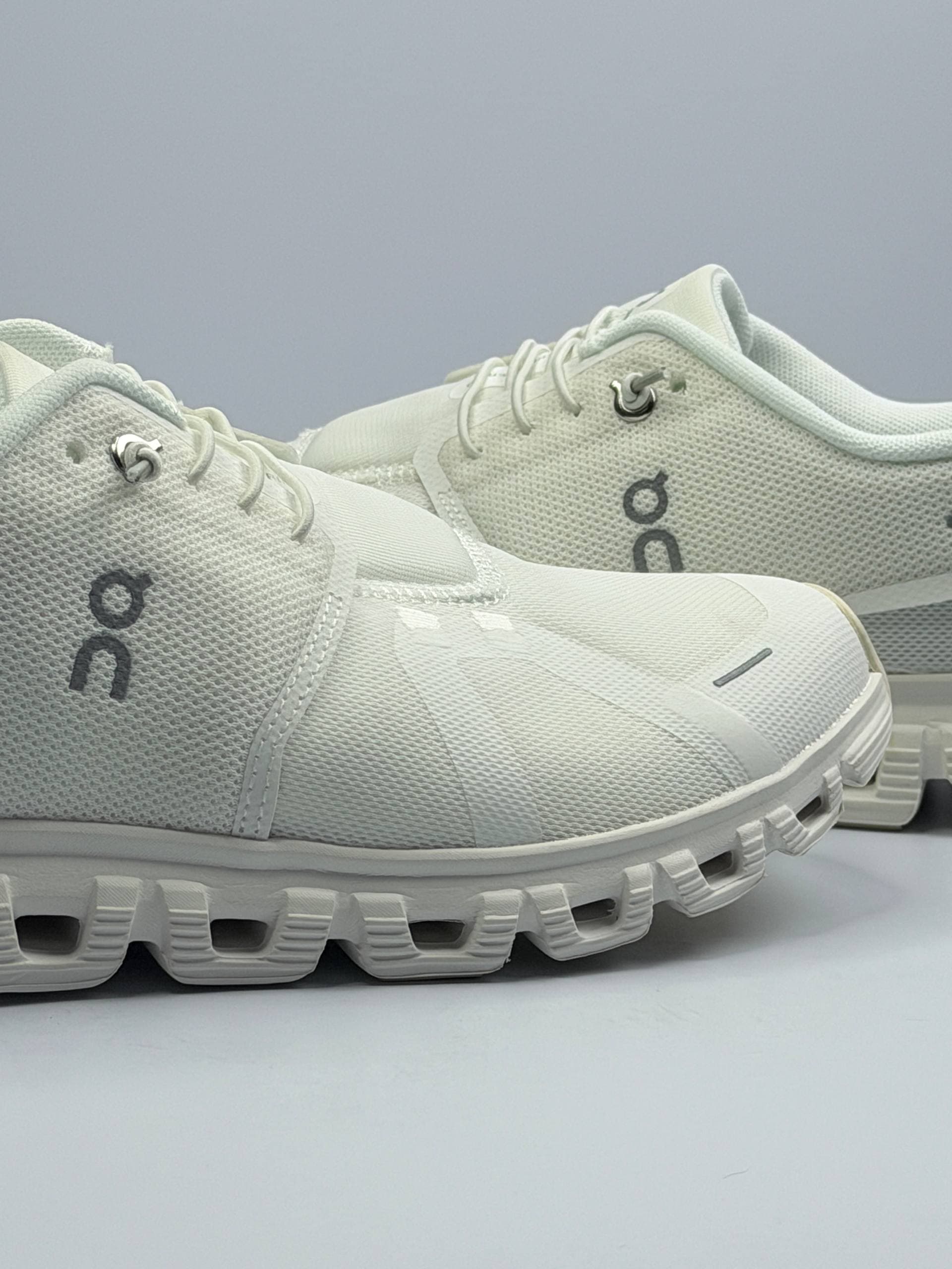 کتونی آن رانینگ کلود 6 سفید | On Running Cloud 6 White — تصویر ۴