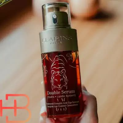 دابل سرم کنسانتره کنترل کننده پیری کلارنس 100 میل طرح ببر clarins double serum — تصویر ۳
