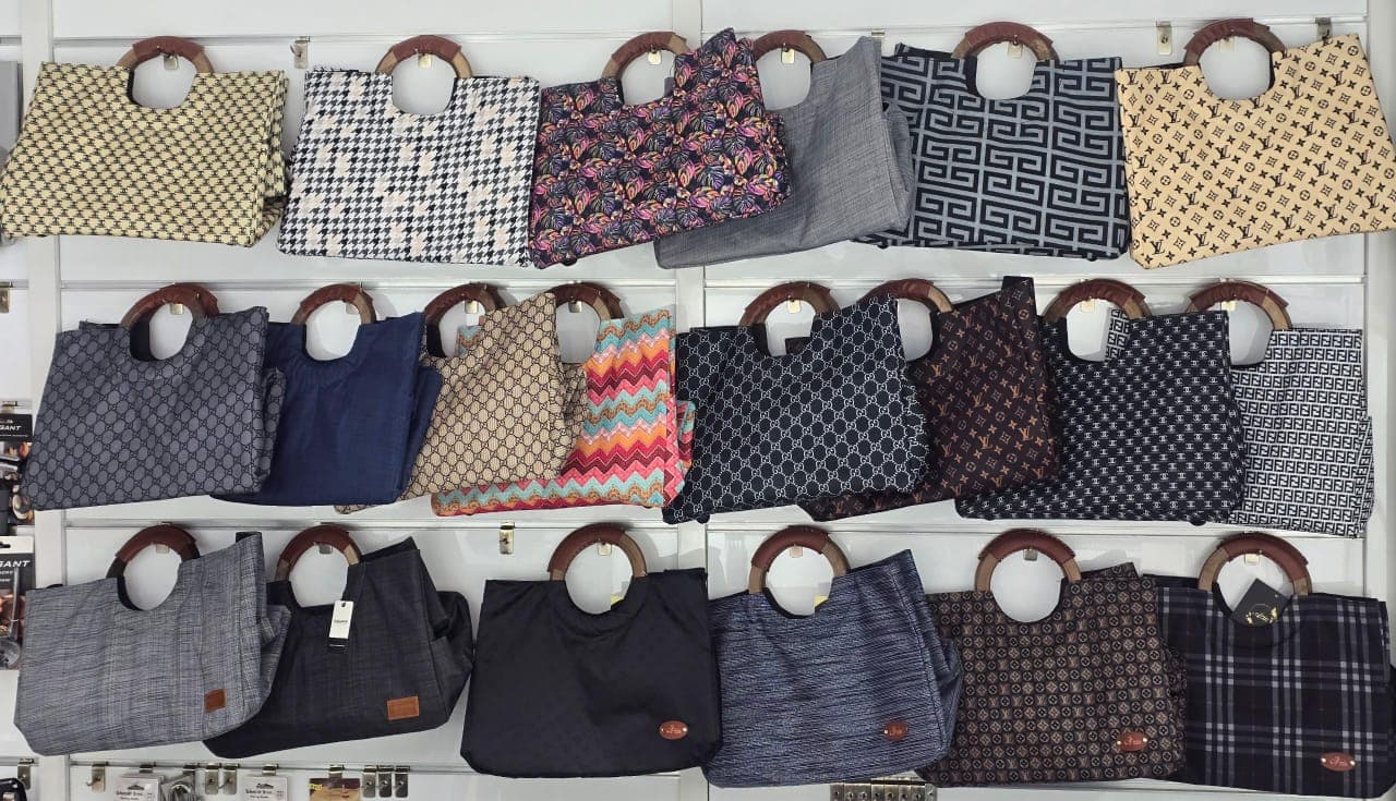 ساک (سبد) پیک نیک و خرید برزنتی دسته دار طرح BURBERRY — تصویر ۲