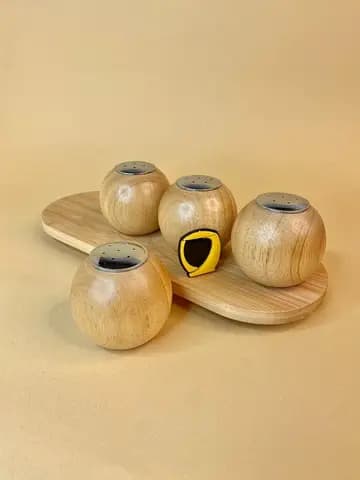 نمک پاش گرد چوبی رنگ روشن