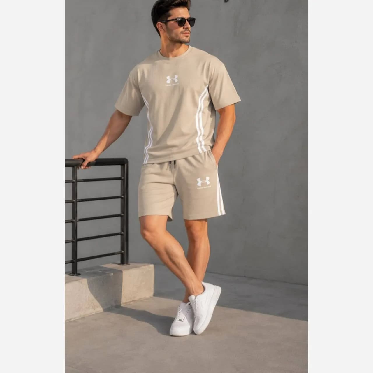 ست تیشرت شلوارک بیسکوییتی طرح UNDER ARMOUR نواردوزی شده — تصویر ۲