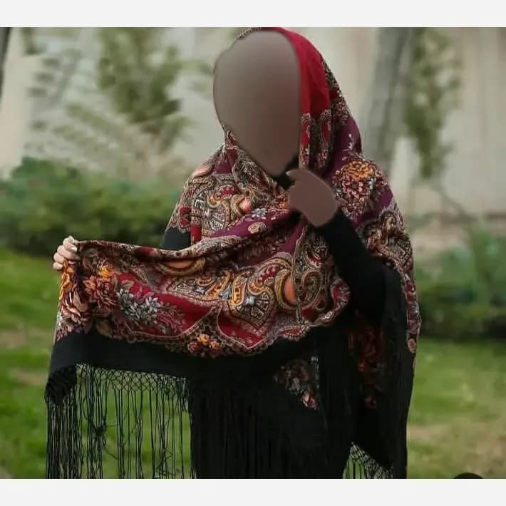 روسری ترکمنی اصل پشمی ریشه ابریشم برند Pavlovo Posad قواره 148 سانتی متر تولید روسیه — تصویر ۴