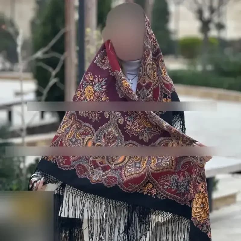 روسری ترکمنی اصل پشمی ریشه ابریشم برند Pavlovo Posad قواره 148 سانتی متر تولید روسیه — تصویر ۹