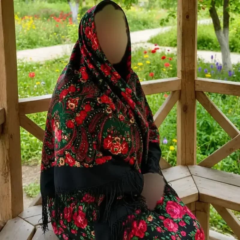 روسری ترکمنی پشمی اصل پاولوا پوزاد مدل مستانه قواره بزرگ — تصویر ۴