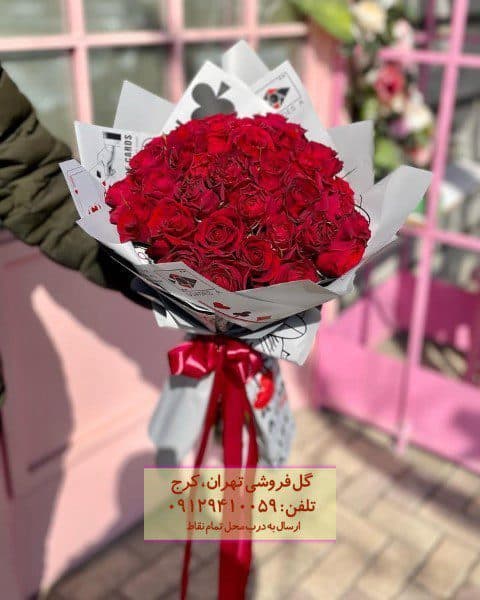 گل و عروسک ولنتاین برای نوجوانان عاشق در گلفروشی نصرت