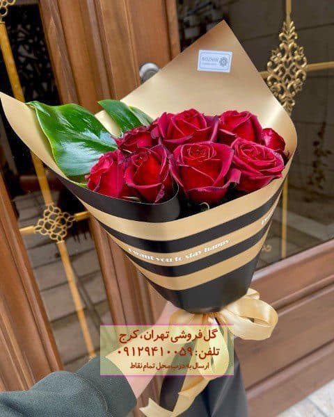 گل و عروسک بزرگ ولنتاین در گلفروشی خاک سفید