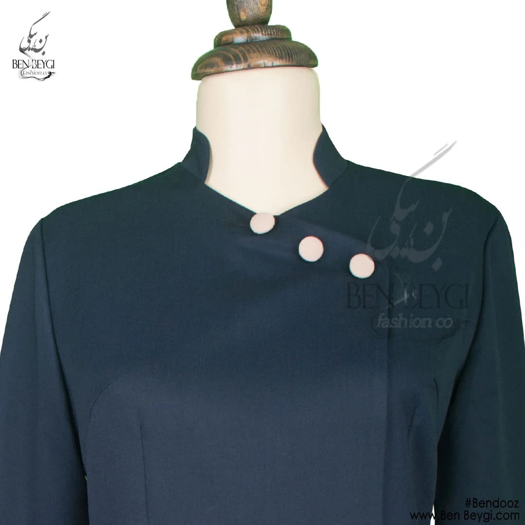 مانتو شلوار آشپزی سرمه ای صورتی یقه ایستاده روهمگرد آستین سه ربع قد 85 کد 12215 — تصویر ۳