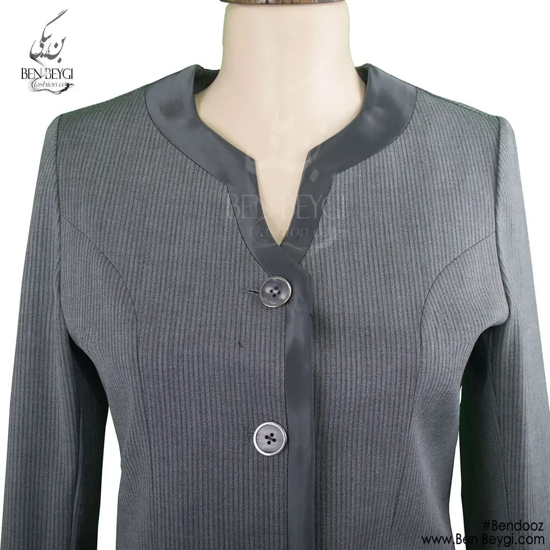 مانتو شلوار اداری طوسی راه راه یقه دلبری ساتن دوزی بزیاق کد 10719 — تصویر ۲