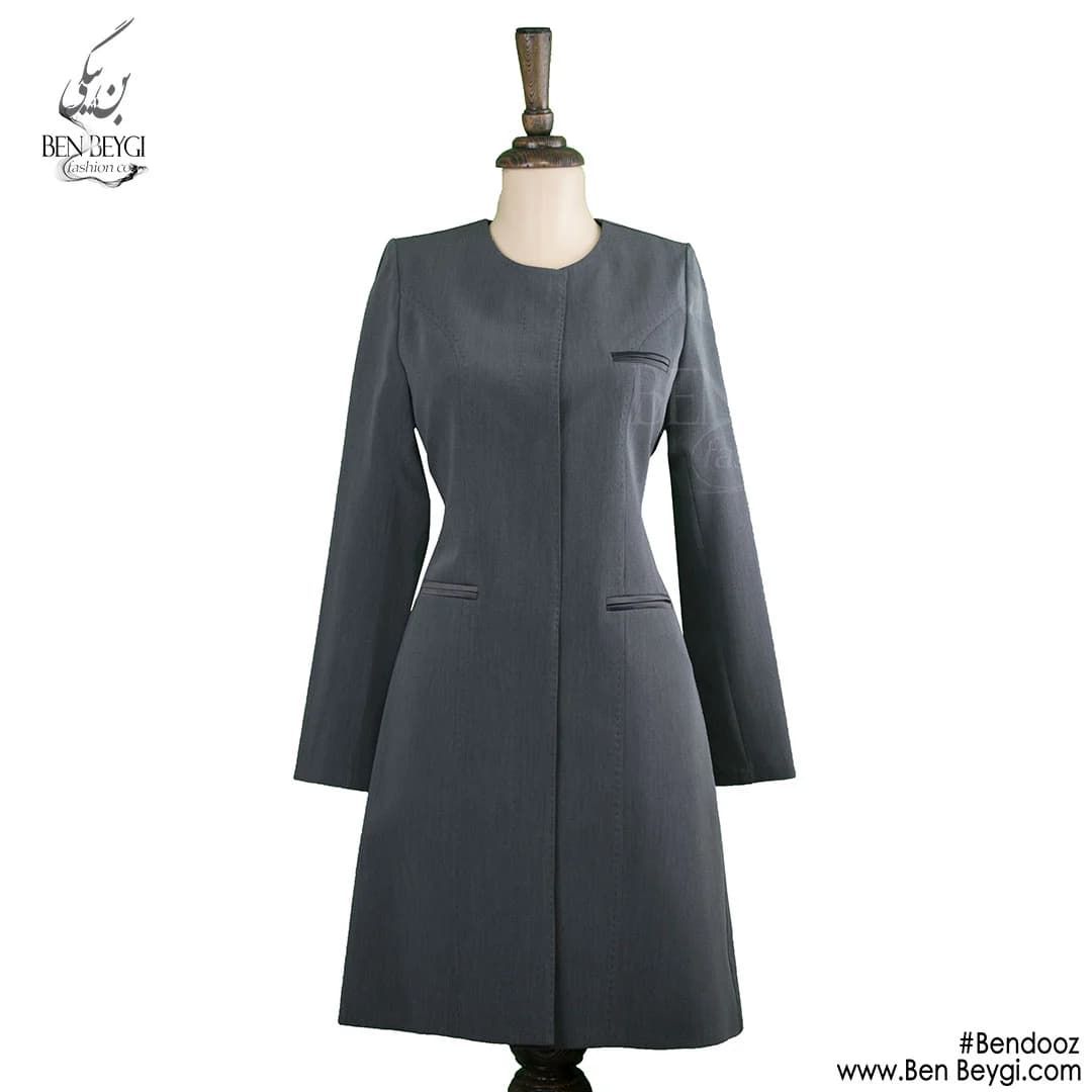 مانتو شلوار اداری ذغالی یقه گرد بانتو دوزی سه جیب دکمه مخفی پارچه فیونا کد 10656